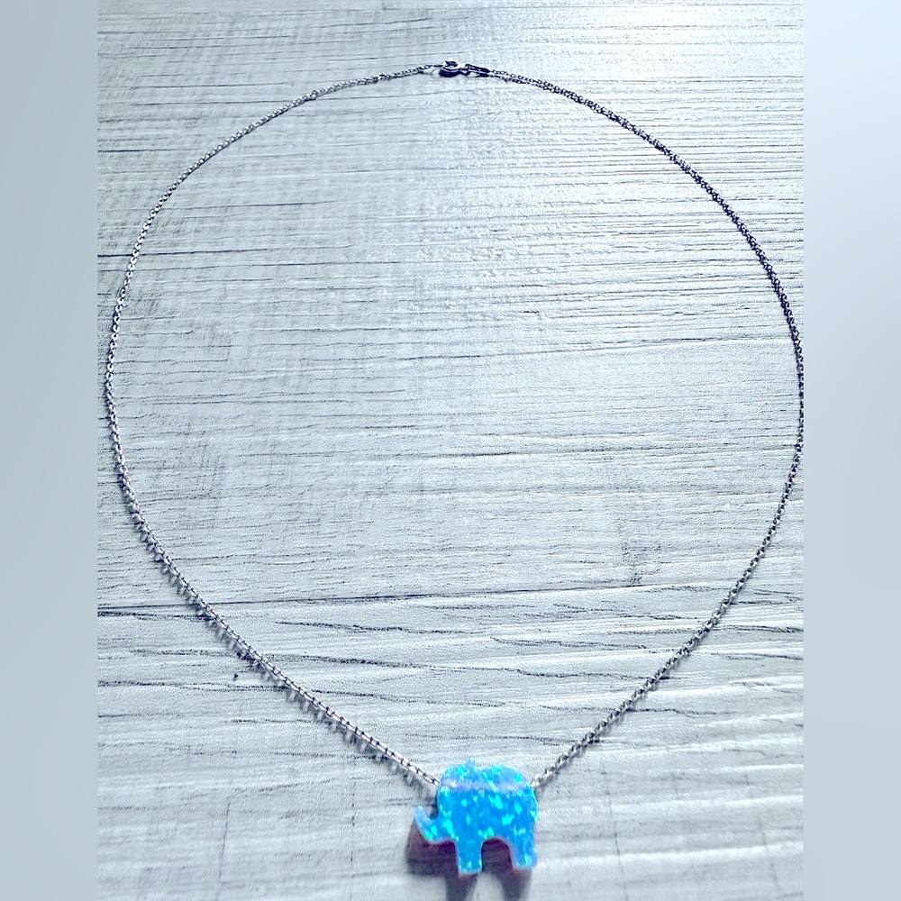 WOMEN’S SILVER NECKLACE